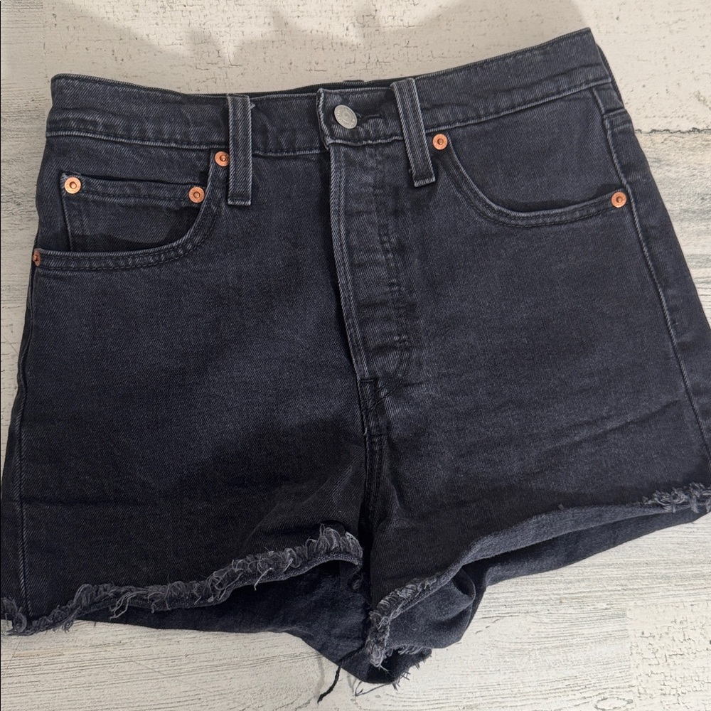 Levi’s black ribcage shorts - Size 28 - Picture 2 of 10
